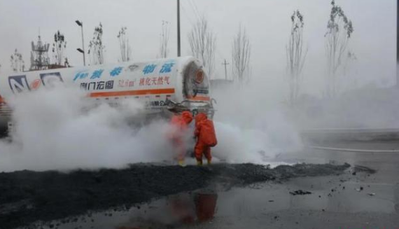 油罐車發(fā)生天然氣泄漏，救援專用便攜式可燃氣體檢測儀