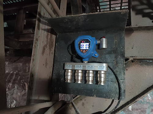 地下隧道四合一氣體檢測儀安裝現(xiàn)場